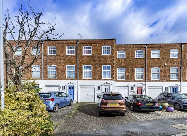 Blenheim Gardens, Kingston Upon Thames, KT2, photo 1