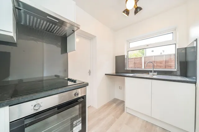 Greenford Avenue, W7, photo 3