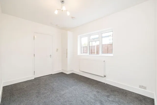 Greenford Avenue, W7, photo 2