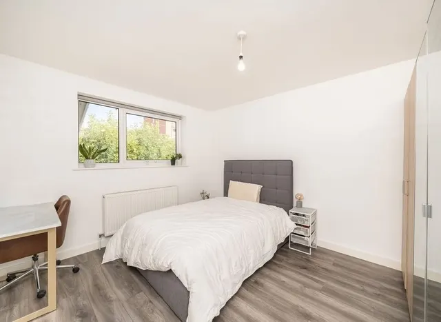 Photo 3 — Carlisle Close, Kingston Upon Thames, KT2