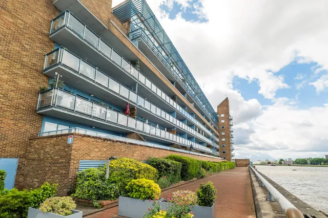 Photo 2 — Arnhem Place, London, E14