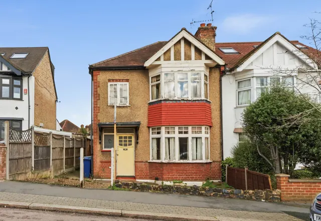 3 bedroom house — Ashurst Road, London, N12 9AB
