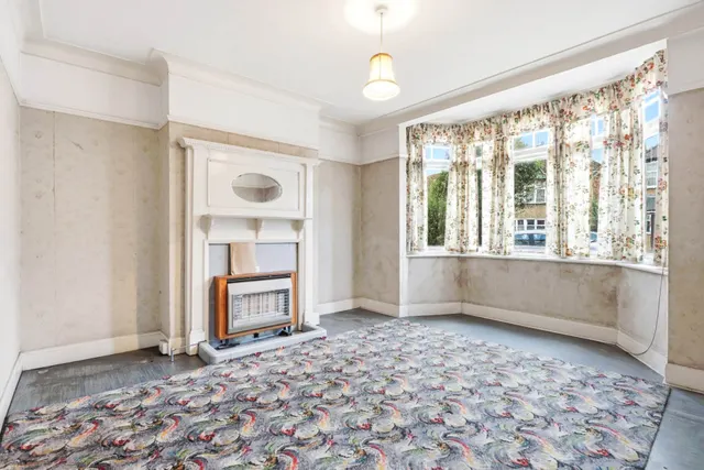 Photo 2 — Ashurst Road, London, N12 9AB