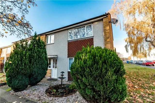 3 bedroom house, Brookhouse Road, Farnborough, GU14