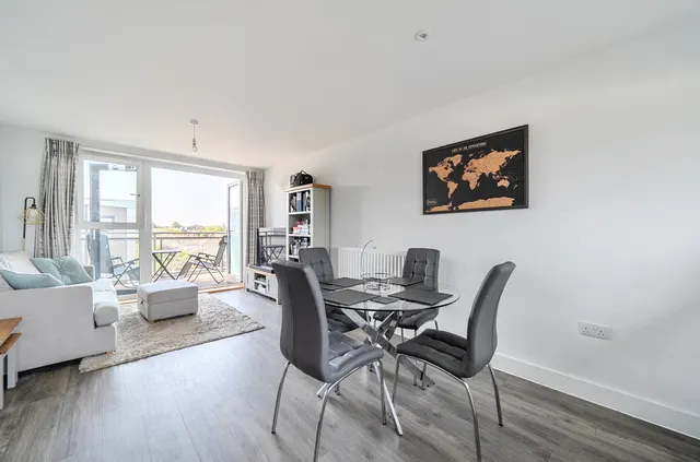 Aspect Place, Hersham, KT12, photo 1