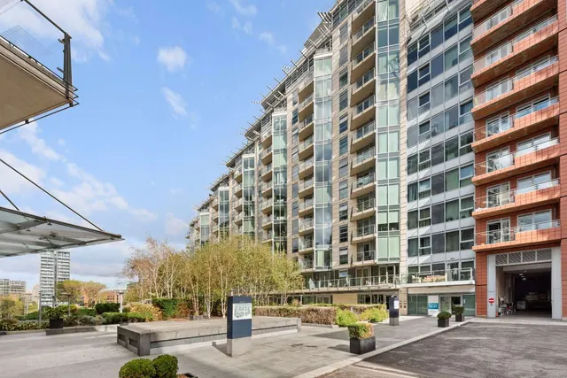 Juniper Drive, London, SW18, photo 1