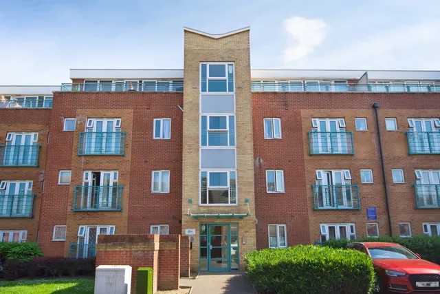 St. Mark's Place, Dagenham, RM10, photo 1
