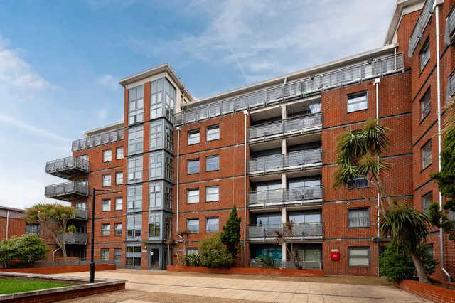 Flat 16, Butterfield House, Berber Parade, London, photo 1