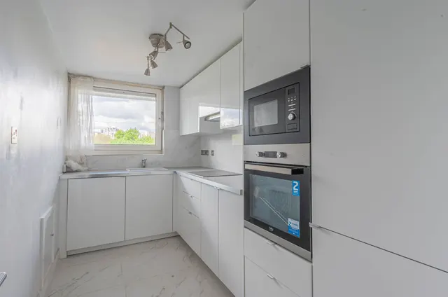 London, E16, photo 2