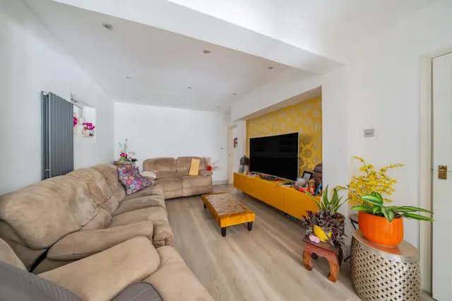 Albert Street, Slough, SL1, photo 2