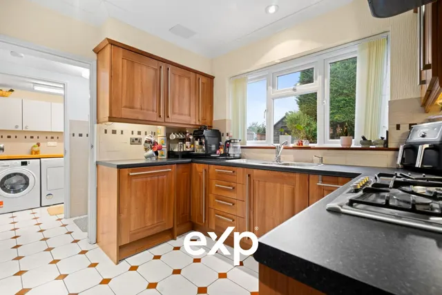 Layburn Crescent, Slough, SL3, photo 1