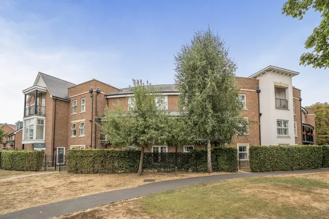 Summer Gardens, Ickenham, UB10, photo 1