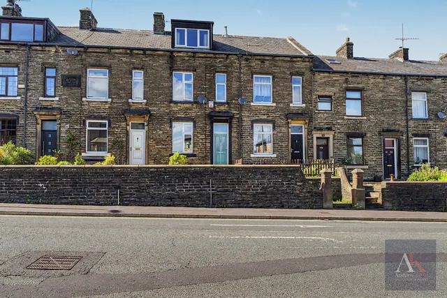 Featherstall Road, Littleborough OL15 8NY, photo 1
