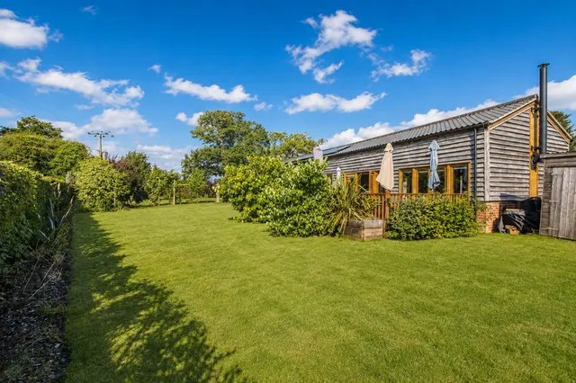 Lateral Living in the Norfolk Country, photo 3