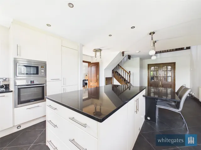 Robins Court, Oakenshaw, BD12, photo 3