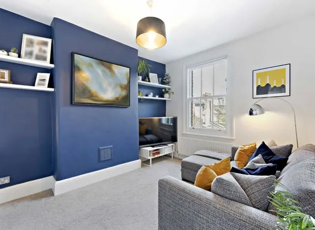 Photo 3 — Grayshott Road, Battersea, SW11