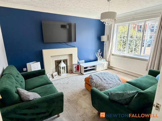 Bryans Close, Coddington, NG24, photo 2