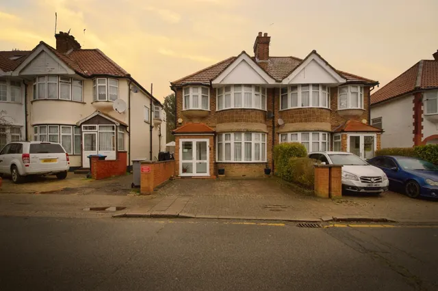 Chestnut Grove, Wembley, photo 1