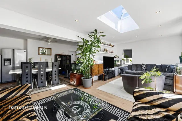 Hatch Gardens, Tadworth, KT20, photo 2