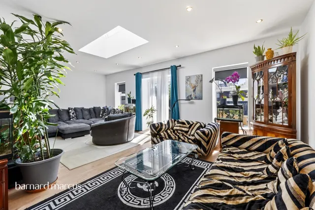 Hatch Gardens, Tadworth, KT20, photo 3