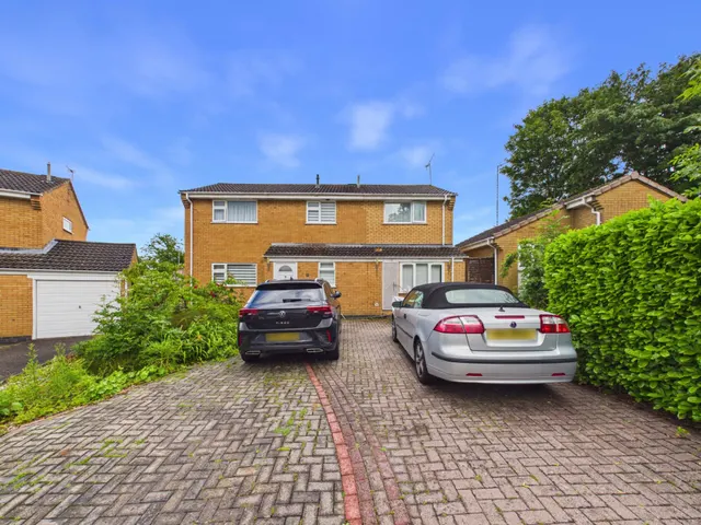 Tiverton Close, Oadby, LE2, photo 1