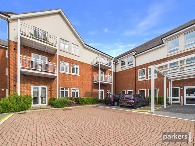 Englefield Place, Earley, RG6, photo 1