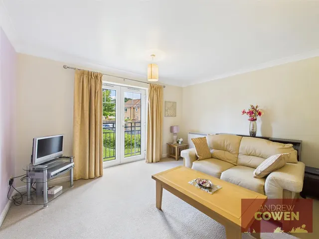 Photo 3 — Wash Beck Close, Scarborough YO12 4DR