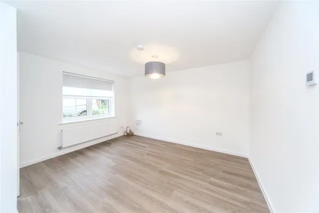 Funnell Drive, Stone Cross, BN24, photo 3