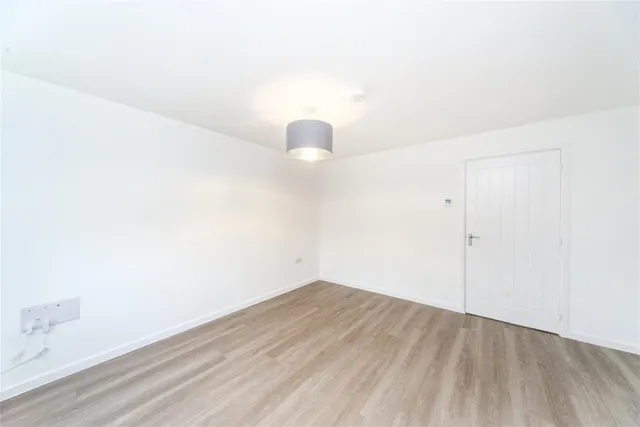 Funnell Drive, Stone Cross, BN24, photo 2
