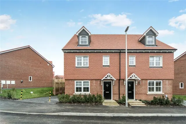 Funnell Drive, Stone Cross, BN24, photo 1