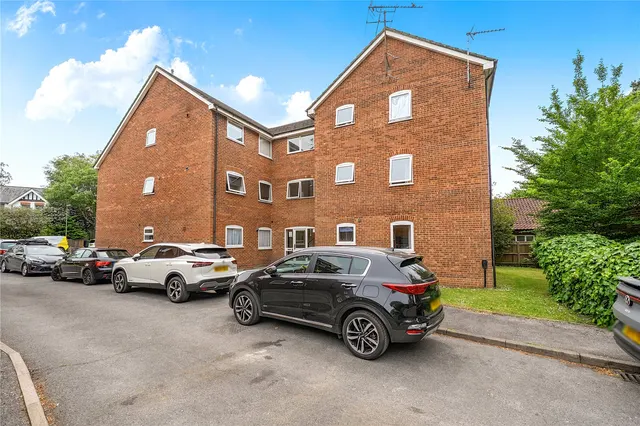 Gordon Court, 110 Gordon Road, Camberley, Surrey, GU15 2JQ, photo 1