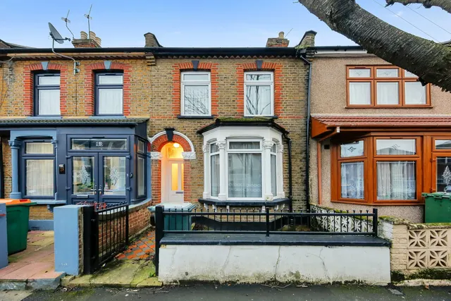 13 Abbots Road, London, E6 1LE, photo 1