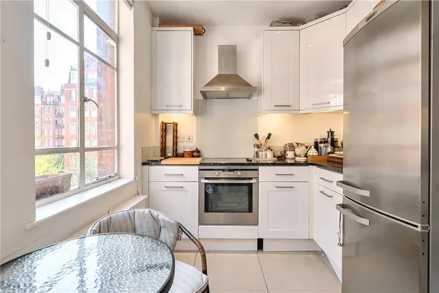 Photo 3 — Oakwood Court, Kensington, London, W14