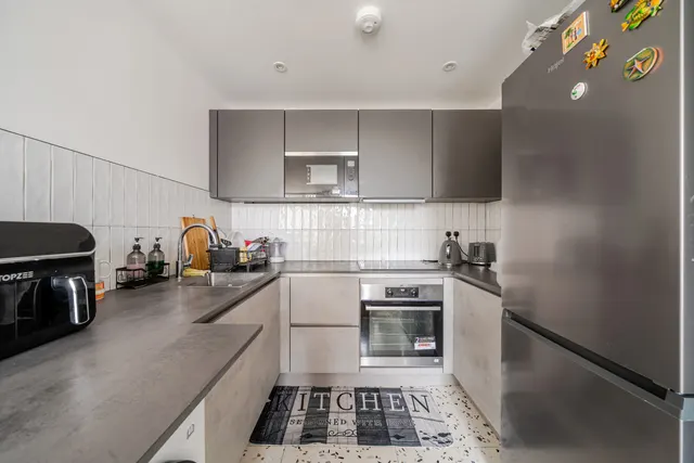 Commonside East, Mitcham, CR4, photo 2