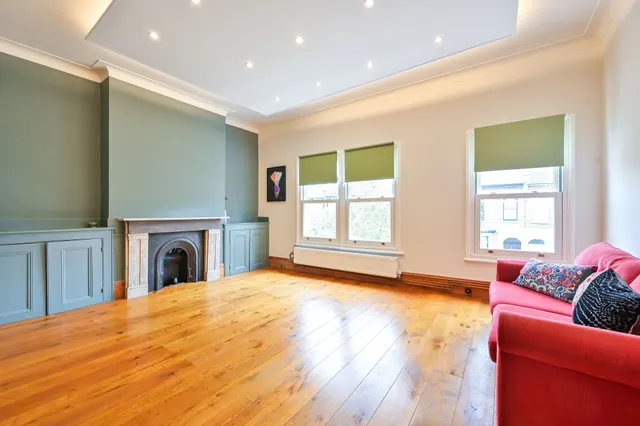 44b Gowlett Road, London, photo 1