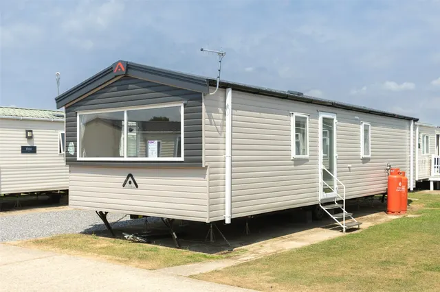 Meadow Bay Holiday Park, Hayling Island, PO11, photo 1