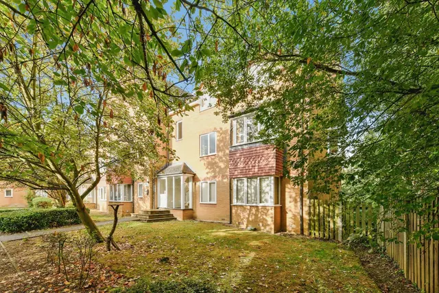 2 bedroom flat, Redoubt Close, Hitchin, SG4