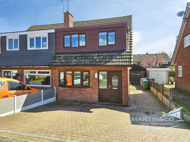 Sherbourne Drive, Heywood, photo 1