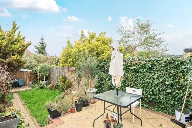Photo 2 — Evesham Road, Bounds Green, London, N11