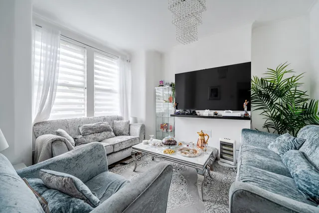 Photo 3 — Evesham Road, Bounds Green, London, N11