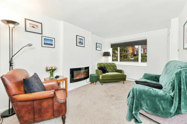 Heath Road, Chickenley, WF12, photo 2