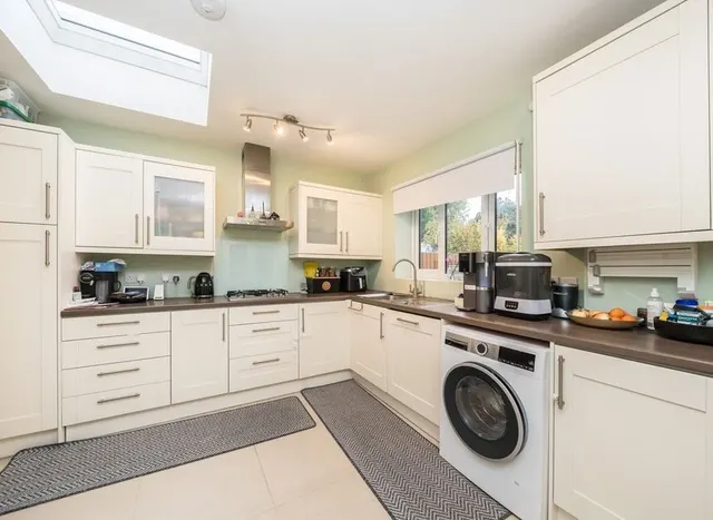 Photo 3 — Selbourne Avenue, Surbiton, KT6