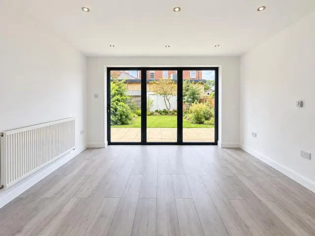 Myrtle Road, Sutton, photo 1