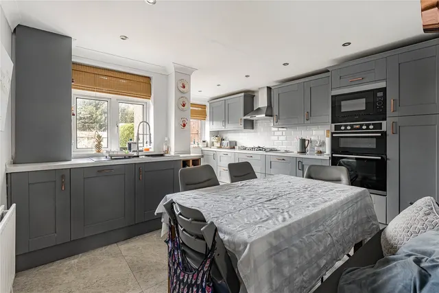 Cheyne Avenue, Twickenham, TW2, photo 3