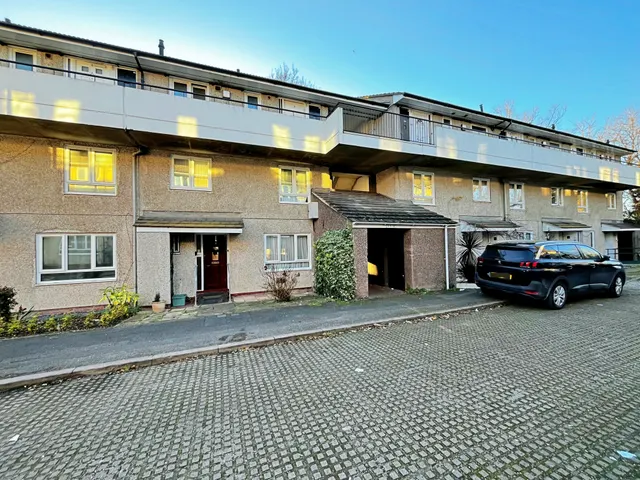 Legion Road, Greenford, UB6, photo 1