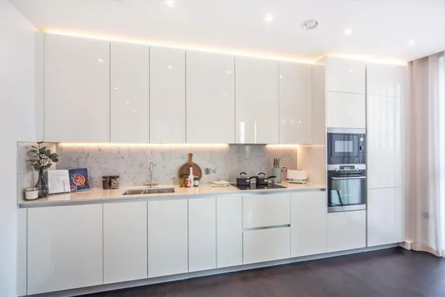 1 bedroom flat — Charles Clowes Walk, Nine Elms SW11