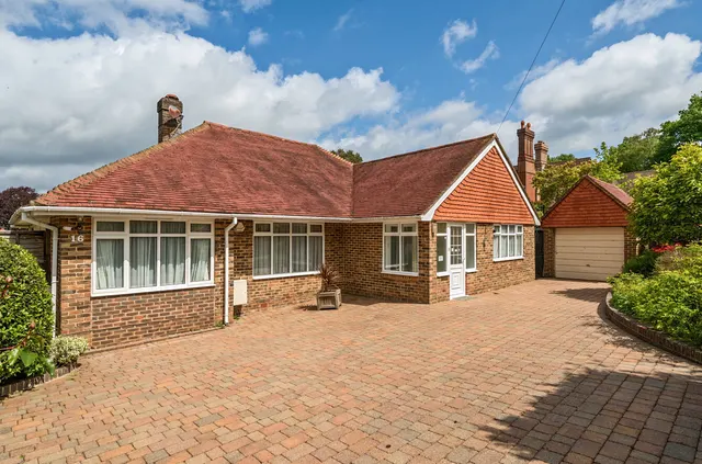 Courts Hill Road, Haslemere, GU27, photo 1