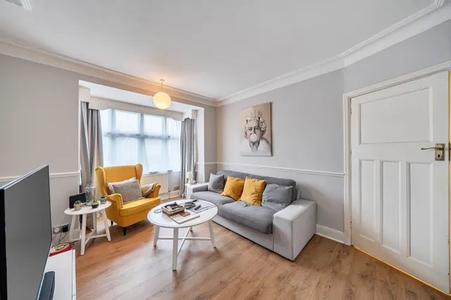 Photo 2 — 29 Manton Avenue, London