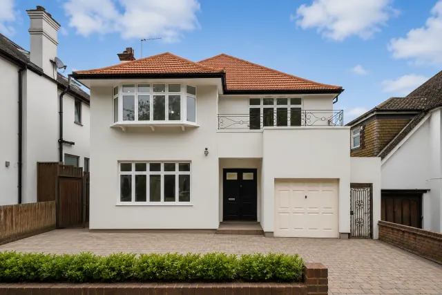 4 bedroom house — Jemond Way, Stammore , HA7 4QR