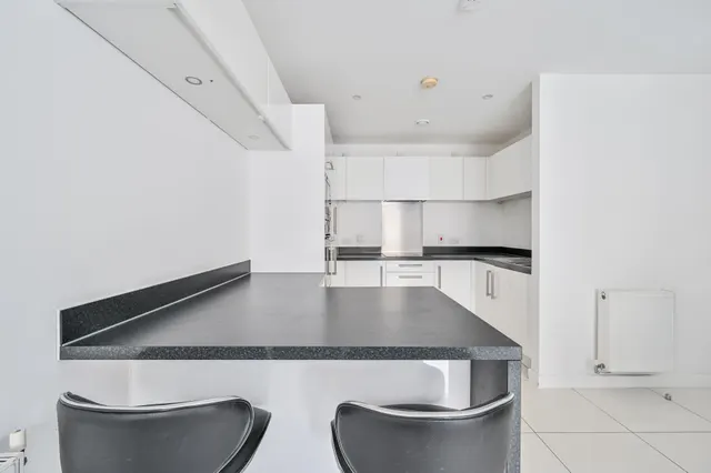 Photo 3 — 28 Graciosa Court, 176 Harford Street, London